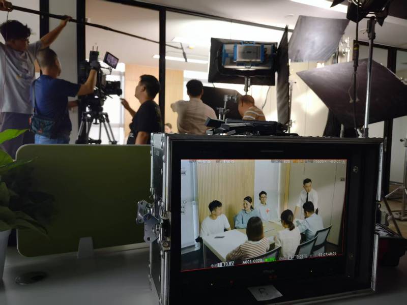 友谊县TVC拍摄公司：科技产品视觉化大师，诠释未来感与功能美学